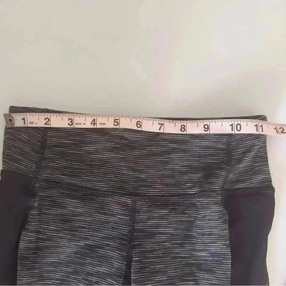 Athleta Mind Over Mat Capri Leggings Black and White Women Size XXS Yoga Workout - Picture 12 of 15